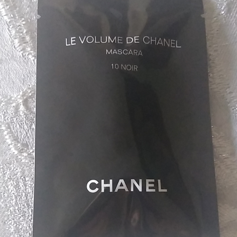 Deluxe trial size mascara